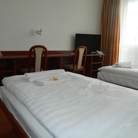 Hotel Nivy Bratislava Ngoại thất bức ảnh