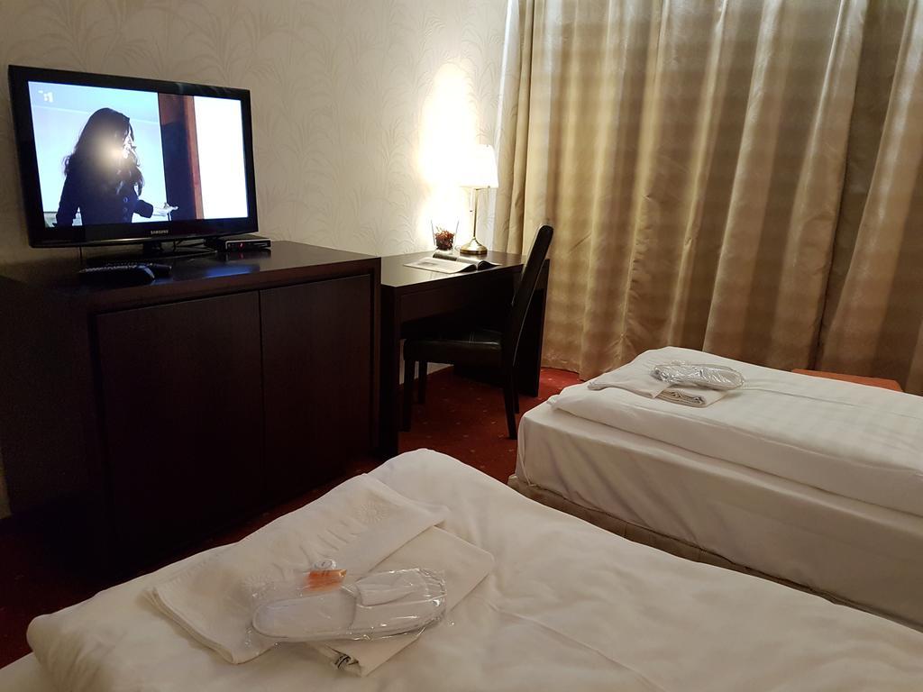 Hotel Nivy Bratislava Ngoại thất bức ảnh