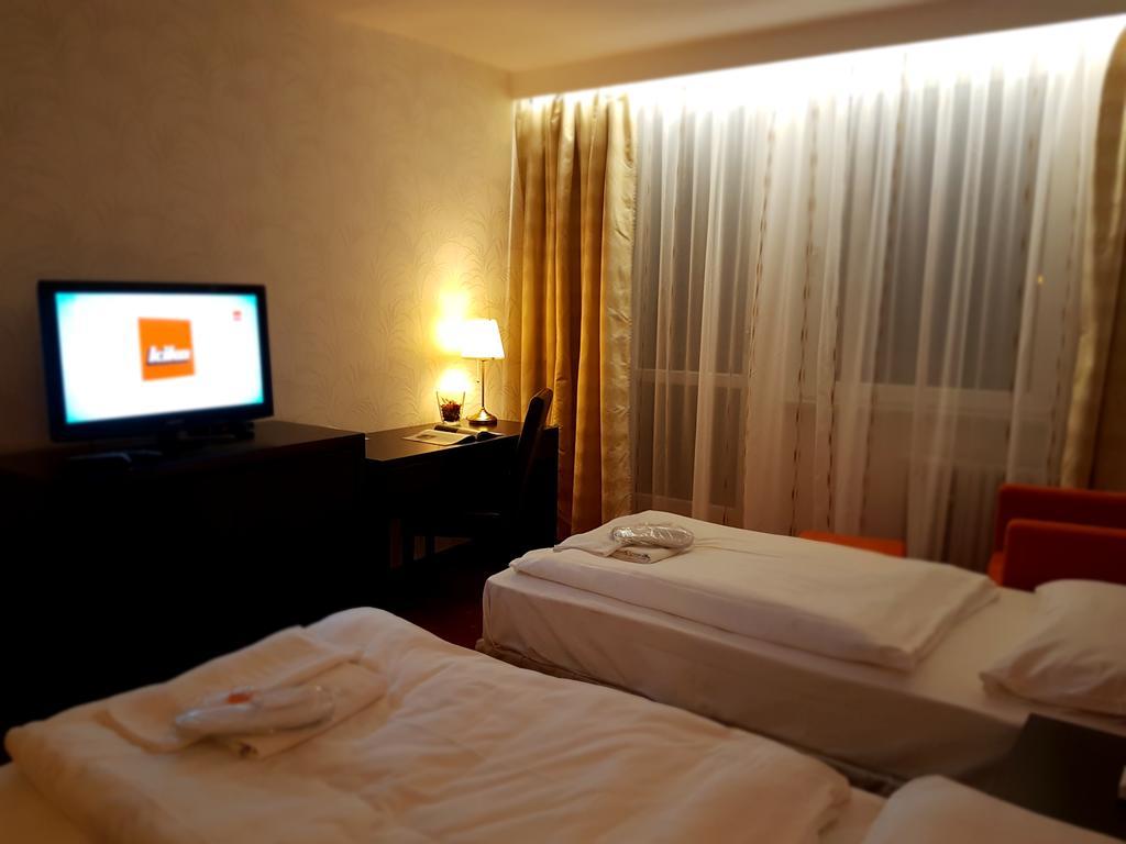 Hotel Nivy Bratislava Ngoại thất bức ảnh