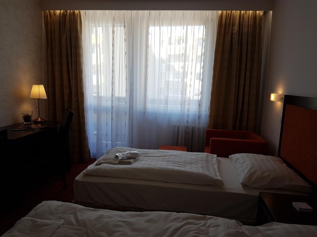 Hotel Nivy Bratislava Ngoại thất bức ảnh