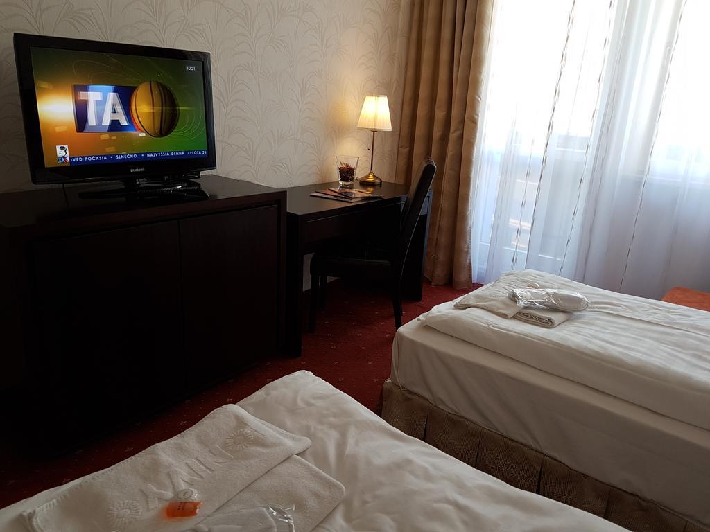 Hotel Nivy Bratislava Ngoại thất bức ảnh