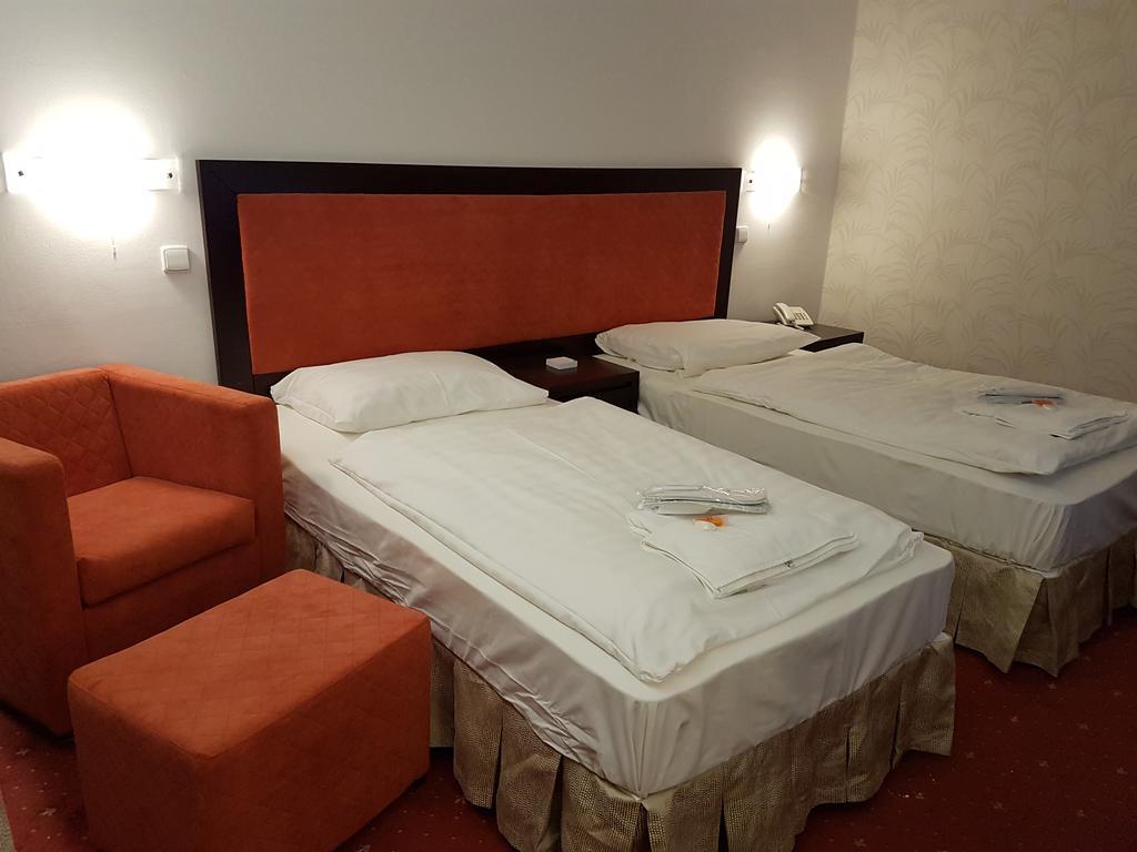Hotel Nivy Bratislava Ngoại thất bức ảnh