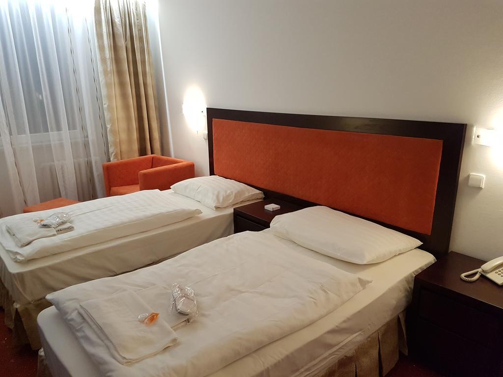 Hotel Nivy Bratislava Ngoại thất bức ảnh
