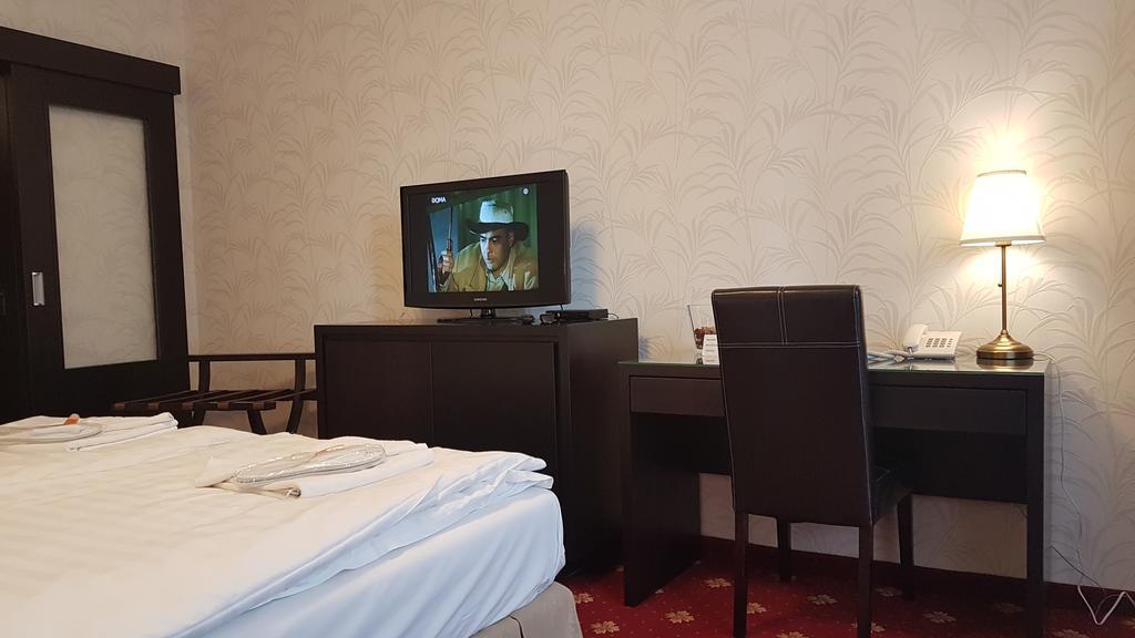 Hotel Nivy Bratislava Ngoại thất bức ảnh