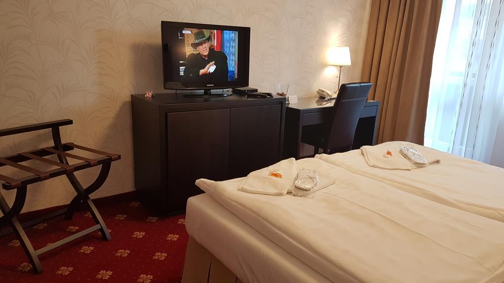 Hotel Nivy Bratislava Ngoại thất bức ảnh