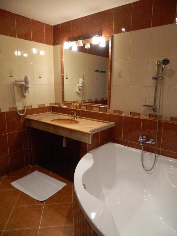 Hotel Nivy Bratislava Ngoại thất bức ảnh