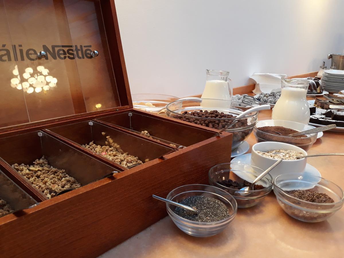 Hotel Nivy Bratislava Ngoại thất bức ảnh